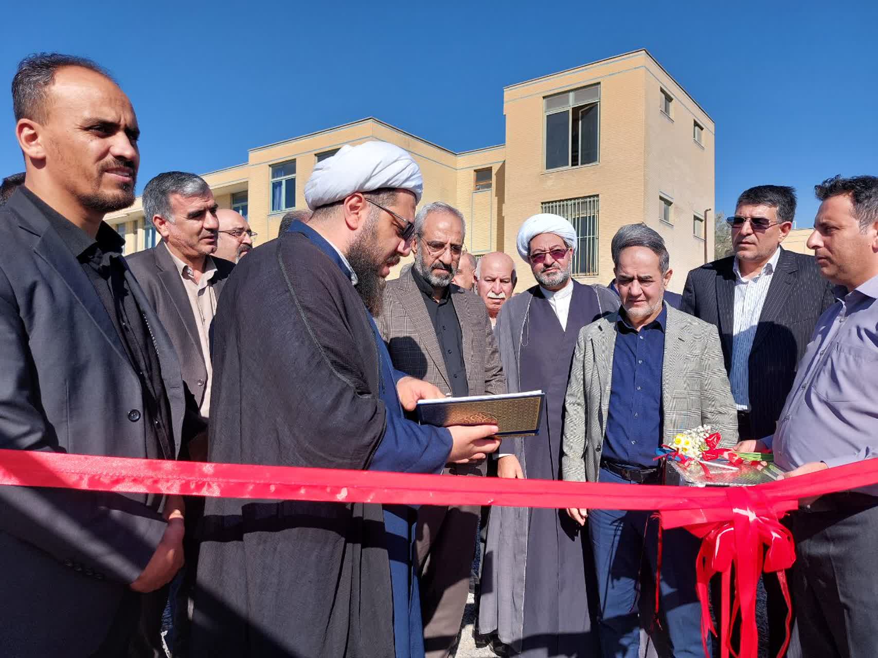 افتتاح نیروگاه خورشیدی ۱۰۰ کیلوواتی در اصفهان؛ گامی مهم در مسیر انرژی پاک روستاها_1